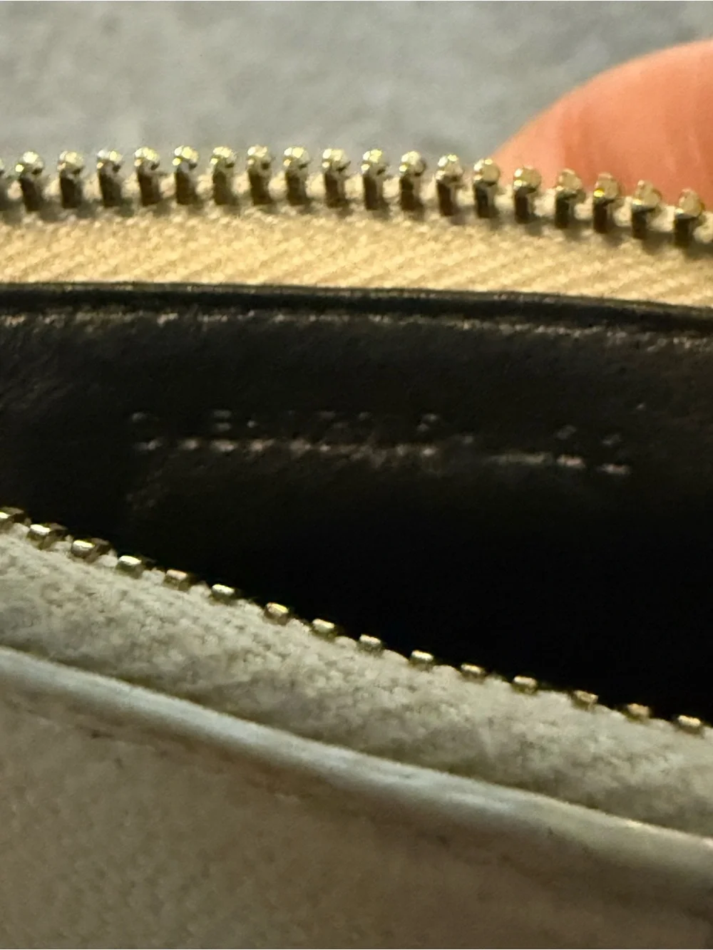 YSL CASSANDRE MATELASSÉ FRAGMENTS CARD CASE IN GRAIN DE POUDRE LEATHER
WHITE COA - Picture 11 of 14